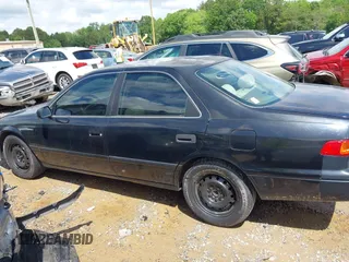 2000 Toyota Camry CE z VIN 4T1BG22K1YU663544, wystawiony jako IAAI lot #42252413 z przebiegiem 338 875 mil mil oraz . Historia ofert i sprzedaży dostępna na DreamBid. Obrazek 15.