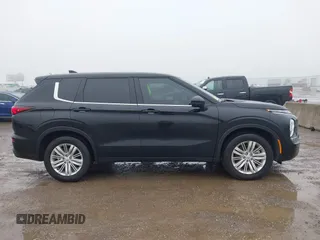 2024 Mitsubishi Outlander ES z VIN JA4J3UA88RZ074065, wystawiony jako IAAI lot #41451179 z przebiegiem 3 338 mil mil oraz . Historia ofert i sprzedaży dostępna na DreamBid. Obrazek 13.