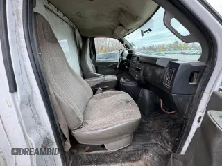 2018 GMC Savana z VIN 7GZ37SCG4JN001057, wystawiony jako Copart lot #54384465 z przebiegiem 206 021 mil mil oraz Tytuł czysty. Historia ofert i sprzedaży dostępna na DreamBid. Obrazek 9.