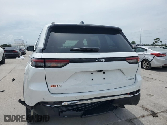 2025 Jeep Grand Cherokee Altitude with VIN 1C4RJGAGXSC281508, listed as a Copart auction lot 64841415 with 2,231 mi miles and Salvage title. Bid and sale history available at DreamBid. Image 6.