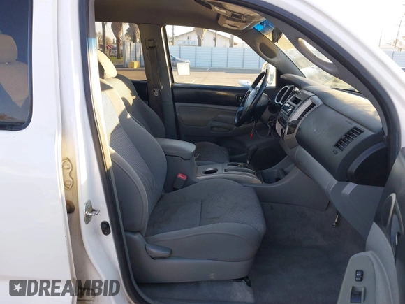 2006 Toyota Tacoma z VIN 5TELU42N66Z176139, wystawiony jako IAAI lot #41343253 z przebiegiem 145 719 mil mil oraz . Historia ofert i sprzedaży dostępna na DreamBid. Obrazek 5.