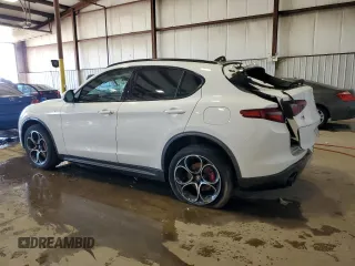 2023 Alfa Romeo Stelvio Ti z VIN ZASPAKBN4P7D57870, wystawiony jako Copart lot #46588385 z przebiegiem Nie podano mil oraz Szkoda całkowita • Salvage title. Historia ofert i sprzedaży dostępna na DreamBid. Obrazek 2.