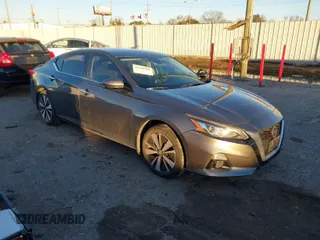 2019 Nissan Altima 2.5 SV with VIN 1N4BL4DV0KC111037, listed as a IAAI auction lot 41238586 with 98,002 mi miles. Bid and sale history available at carsss.com. Image 1.