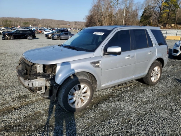 2013 Land Rover LR2 z VIN SALFR2BG1DH359489, wystawiony jako Copart lot #43115765 z przebiegiem 168 574 mil mil oraz Szkoda całkowita • Salvage title. Historia ofert i sprzedaży dostępna na DreamBid. Obrazek 1.