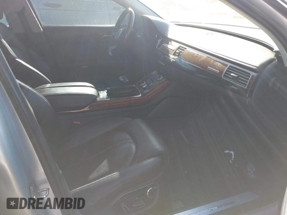 2011 Audi A8 z VIN WAURVAFD4BN020585, wystawiony jako IAAI lot #41841459 z przebiegiem 110 536 mil mil oraz . Historia ofert i sprzedaży dostępna na DreamBid. Obrazek 5.