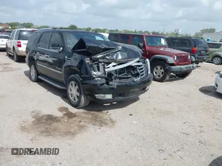 2008 Cadillac Escalade z VIN 1GYEC63858R195855, wystawiony jako IAAI lot #42541735 z przebiegiem Nie podano mil oraz . Historia ofert i sprzedaży dostępna na DreamBid. Obrazek 1.
