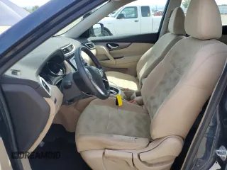 2016 Nissan Rogue SV z VIN 5N1AT2MVXGC765038, wystawiony jako Copart lot #57159415 z przebiegiem 135 163 mil mil oraz Szkoda całkowita • Salvage title. Historia ofert i sprzedaży dostępna na DreamBid. Obrazek 7.