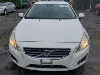2013 Volvo S60 T5 Premier z VIN YV1612FS0D1226898, wystawiony jako Copart lot #56700705 z przebiegiem 160 000 mil mil oraz Czysty tytuł • Clean title. Historia ofert i sprzedaży dostępna na DreamBid. Obrazek 5.