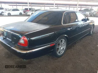 2005 Jaguar XJ Vanden Plas z VIN SAJWA82C05SG47589, wystawiony jako IAAI lot #42409697 z przebiegiem 222 598 mil mil oraz . Historia ofert i sprzedaży dostępna na DreamBid. Obrazek 4.