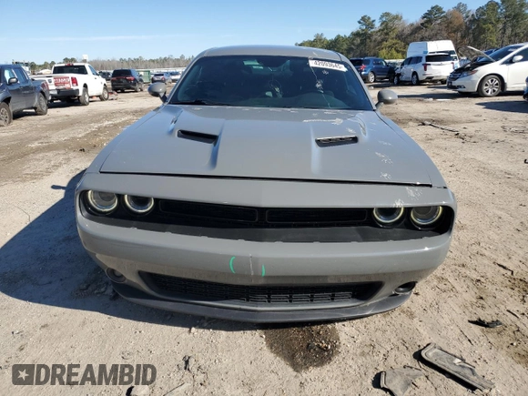 2019 Dodge Challenger SXT z VIN 2C3CDZAG4KH521999, wystawiony jako Copart lot #42093645 z przebiegiem 83 704 mil mil oraz Szkoda całkowita • Salvage title. Historia ofert i sprzedaży dostępna na DreamBid. Obrazek 5.