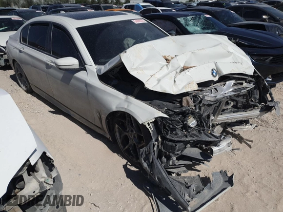 2020 BMW 7 Series 740i z VIN WBA7T2C09LCD15735, wystawiony jako Copart lot #54098325 z przebiegiem Nie podano mil oraz Szkoda całkowita • Salvage title. Historia ofert i sprzedaży dostępna na DreamBid. Obrazek 4.