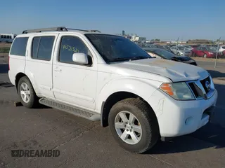 2008 Nissan Pathfinder S z VIN 5N1AR18B18C622019, wystawiony jako IAAI lot #40521522 z przebiegiem 157 749 mil mil oraz . Historia ofert i sprzedaży dostępna na DreamBid. Obrazek 1.