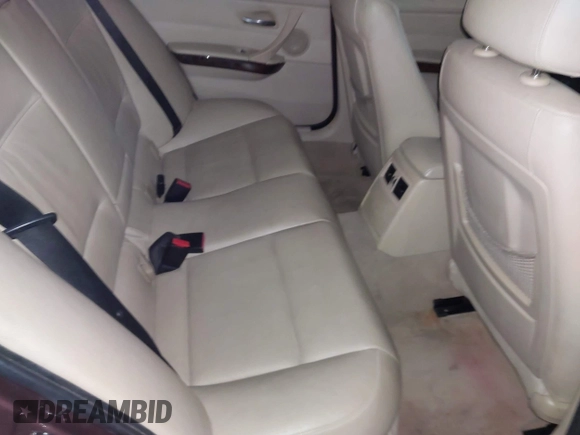 2006 BMW 3 Series 330xi with VIN WBAVD33526KV59403, listed as a IAAI auction lot 41908734 with 136,349 mi miles. Bid and sale history available at carsss.com. Image 8.