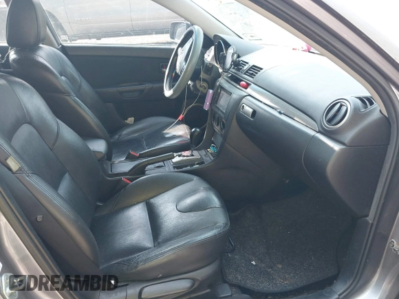 2006 Mazda 3 S Grand Touring z VIN JM1BK344561456189, wystawiony jako IAAI lot #42459158 z przebiegiem 167 794 mil mil oraz . Historia ofert i sprzedaży dostępna na DreamBid. Obrazek 5.