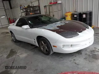 2002 Pontiac Firebird Firebird z VIN 2G2FS22K622160596, wystawiony jako IAAI lot #42068980 z przebiegiem 243 922 mil mil oraz . Historia ofert i sprzedaży dostępna na DreamBid. Obrazek 1.