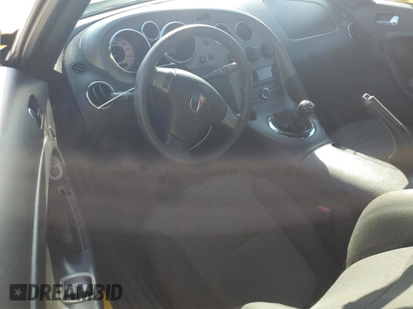 2008 Pontiac Solstice z VIN 1G2MB35B18Y112038, wystawiony jako Copart lot #45342785 z przebiegiem 66 063 mil mil oraz Szkody całkowita. Historia ofert i sprzedaży dostępna na DreamBid. Obrazek 8.