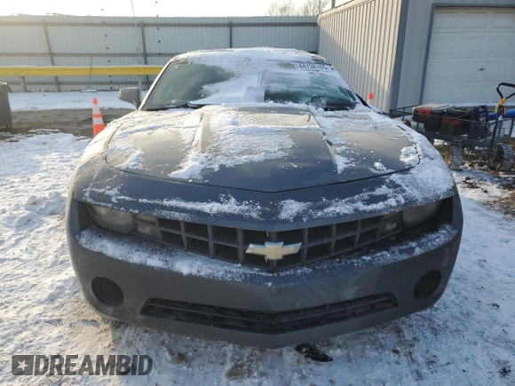 2010 Chevrolet Camaro LS z VIN 2G1FA1EV1A9176332, wystawiony jako Copart lot #44736105 z przebiegiem 155 163 mil mil oraz Szkoda całkowita • Salvage title. Historia ofert i sprzedaży dostępna na DreamBid. Obrazek 5.