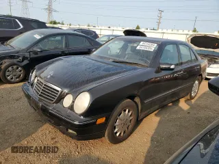 2000 Mercedes-Benz E-Class with VIN WDBJF82J4YX042051, listed as a Copart auction lot 72147904 with 265,886 mi miles and Salvage Title. Bid and sale history available at carsss.com. Image 1.