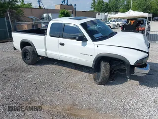 2000 Dodge Dakota z VIN 1B7GL22X1YS740359, wystawiony jako IAAI lot #42430964 z przebiegiem 213 435 mil mil oraz . Historia ofert i sprzedaży dostępna na DreamBid. Obrazek 1.