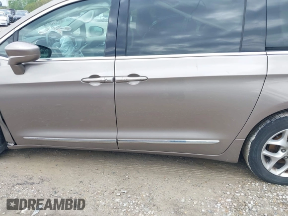2018 Chrysler Pacifica Touring L Plus z VIN 2C4RC1EG8JR293843, wystawiony jako IAAI lot #42193451 z przebiegiem 115 588 mil mil oraz . Historia ofert i sprzedaży dostępna na DreamBid. Obrazek 14.