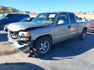 2000 GMC New Sierra 1500 SL with VIN 2GTEC19V6Y1136571, listed as a IAAI auction lot 41043650 with 206,367 mi miles. Bid and sale history available at carsss.com. Image 17.