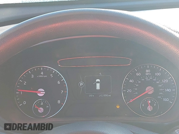 2018 Kia Sorento LX with VIN 5XYPG4A34JG431818, listed as a IAAI auction lot 40997995 with 141,886 mi miles. Bid and sale history available at carsss.com. Image 7.
