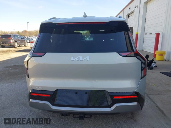 2024 Kia EV9 Land z VIN KNDADFS52R6025531, wystawiony jako IAAI lot #40831011 z przebiegiem Nie podano mil oraz . Historia ofert i sprzedaży dostępna na DreamBid. Obrazek 17.