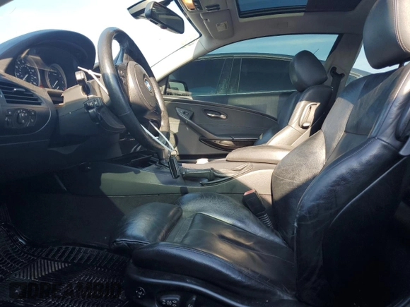 2007 BMW 6 Series 650i z VIN WBAEH13577CR52351, wystawiony jako Copart lot #72886154 z przebiegiem 77 410 mil mil oraz Szkoda całkowita • Salvage title. Historia ofert i sprzedaży dostępna na DreamBid. Obrazek 7.