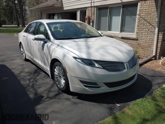 2014 Lincoln MKZ with VIN 3LN6L2G95ER827769, listed as a IAAI auction lot 42109075 with 154,000 mi miles. Bid and sale history available at carsss.com. Image 1.