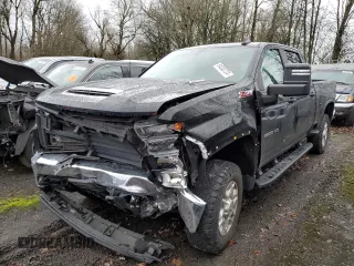 2021 Chevrolet Silverado 3500HD LT with VIN 1GC4YTEY7MF269092, listed as a Copart auction lot 84300724 with 92,215 mi miles and Salvage Title. Bid and sale history available at carsss.com. Image 1.