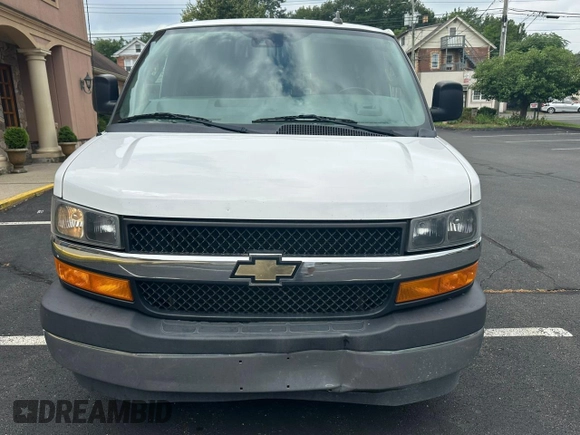 2021 Chevrolet Express Passenger LS z VIN 1GAZGNFPXM1170072, wystawiony jako Copart lot #64797015 z przebiegiem 273 908 mil mil oraz Czysty tytuł • Clean title. Historia ofert i sprzedaży dostępna na DreamBid. Obrazek 5.