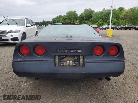 1988 Chevrolet Corvette z VIN 1G1YY218XJ5122454, wystawiony jako Copart lot #57773835 z przebiegiem 90 807 mil mil oraz Czysty tytuł • Clean title. Historia ofert i sprzedaży dostępna na DreamBid. Obrazek 6.