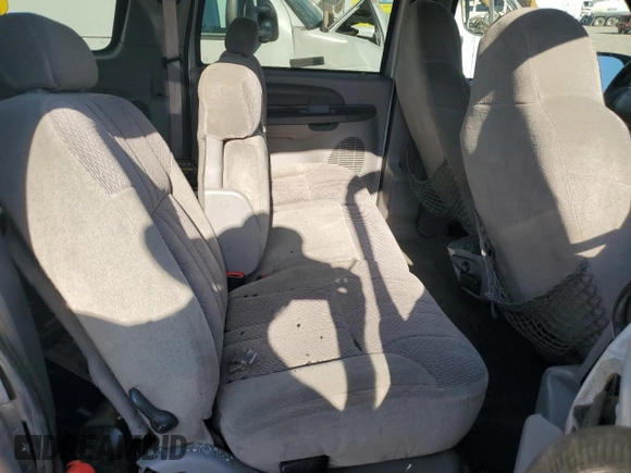 2001 Ford Excursion XLT z VIN 1FMNU40F11ED72890, wystawiony jako Copart lot #68567164 z przebiegiem 331 747 mil mil oraz Szkoda całkowita • Salvage title. Historia ofert i sprzedaży dostępna na DreamBid. Obrazek 11.