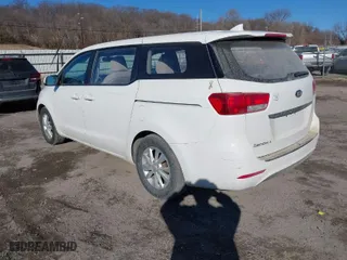2017 Kia Sedona L with VIN KNDMA5C10H6257698, listed as a IAAI auction lot 41343330 with 141,352 mi miles. Bid and sale history available at carsss.com. Image 3.