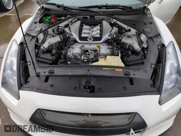 2011 Nissan GT-R Premium z VIN JN1AR5EF6BM240043, wystawiony jako Copart lot #74925154 z przebiegiem Nie podano mil oraz Szkody całkowita. Historia ofert i sprzedaży dostępna na DreamBid. Obrazek 11.