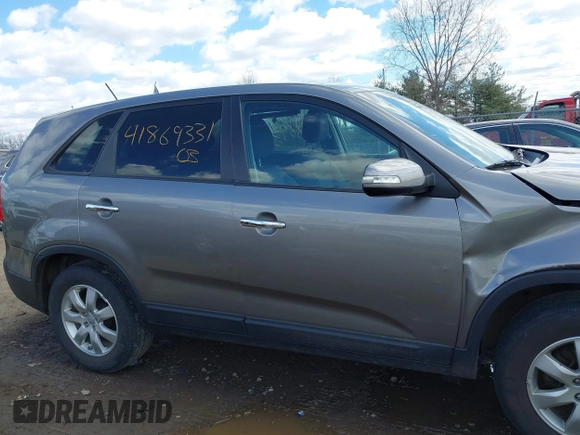 2012 Kia Sorento LX with VIN 5XYKT3A13CG283758, listed as a IAAI auction lot 41869331 with 192,187 mi miles. Bid and sale history available at carsss.com. Image 13.