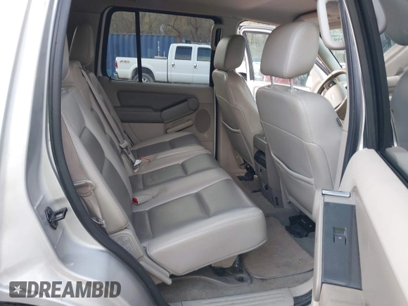 2007 Ford Explorer XLT with VIN 1FMEU73E97UB44364, listed as a IAAI auction lot 41939059 with 193,812 mi miles. Bid and sale history available at carsss.com. Image 8.
