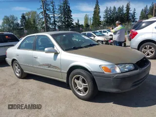 2000 Toyota Camry CE z VIN JT2BG22K6Y0451632, wystawiony jako IAAI lot #42030842 z przebiegiem 200 734 mil mil oraz . Historia ofert i sprzedaży dostępna na DreamBid. Obrazek 1.