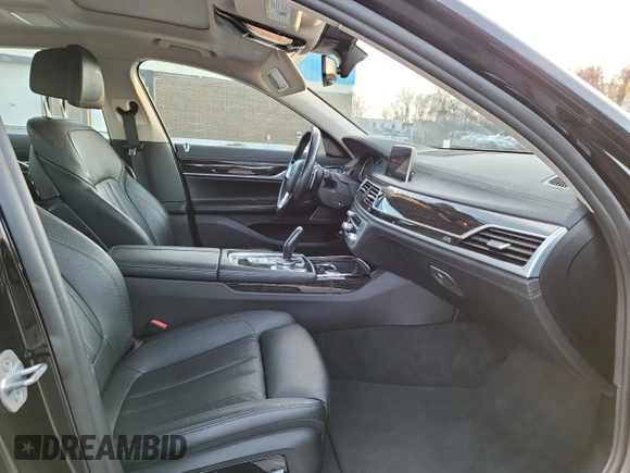 2019 BMW 7 Series 740i xDrive with VIN WBA7E4C55KGV28252, listed as a Copart auction lot 50657795 with 60,789 mi miles and Salvage title. Bid and sale history available at DreamBid. Image 5.