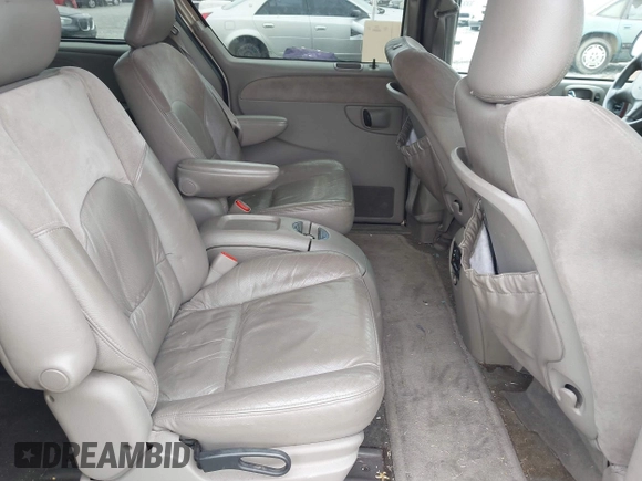 2002 Chrysler Town & Country Limited with VIN 2C8GP64L22R668133, listed as a IAAI auction lot 41941464 with 203,319 mi miles. Bid and sale history available at carsss.com. Image 8.