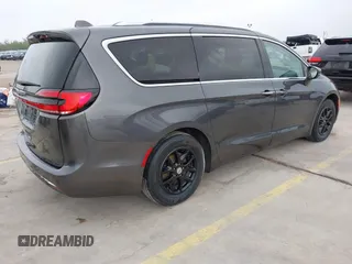 2021 Chrysler Pacifica Touring L z VIN 2C4RC1BG3MR574439, wystawiony jako IAAI lot #42190695 z przebiegiem 104 188 mil mil oraz . Historia ofert i sprzedaży dostępna na DreamBid. Obrazek 4.