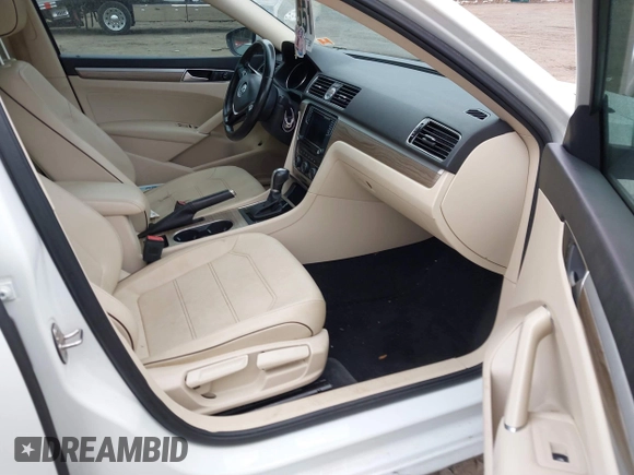 2016 Volkswagen Passat SE z VIN 1VWBS7A30GC013454, wystawiony jako IAAI lot #41477109 z przebiegiem 134 027 mil mil oraz . Historia ofert i sprzedaży dostępna na DreamBid. Obrazek 5.