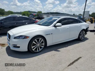 2019 Jaguar XJ R-Sport with VIN SAJWA1C79K8W21037, listed as a Copart auction lot 59382435 with 38,804 mi miles and Salvage title. Bid and sale history available at DreamBid. Image 1.