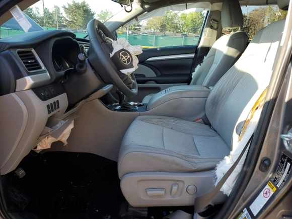 2018 Toyota Highlander LE с VIN 5TDBZRFH6JS817777, выставлен на аукционе Copart как лот 56344485 с пробегом 73 580 миль миль и Списание • Salvage title. История ставок и продаж доступна на DreamBid. Изображение 7.