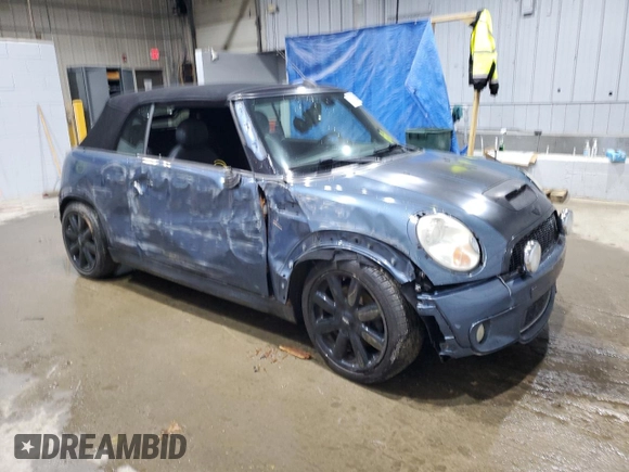 2010 MINI Convertible S z VIN WMWMS3C52ATY50861, wystawiony jako Copart lot #55620135 z przebiegiem 214 734 mil mil oraz Szkoda całkowita • Salvage title. Historia ofert i sprzedaży dostępna na DreamBid. Obrazek 4.