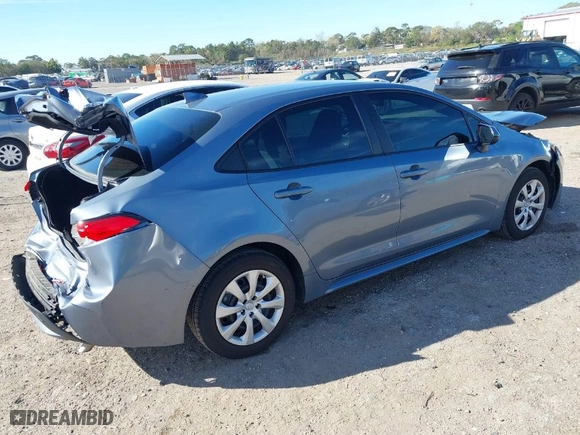 2022 Toyota Corolla LE with VIN 5YFEPMAE5NP337182, listed as a IAAI auction lot 41747181 with 39,552 mi miles. Bid and sale history available at carsss.com. Image 4.