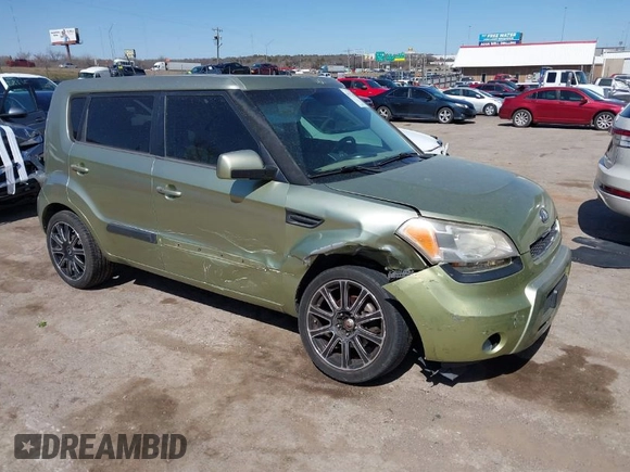 2011 Kia Soul + with VIN KNDJT2A22B7330062, listed as a IAAI auction lot 41772382 with 170,000 mi miles. Bid and sale history available at carsss.com. Image 1.