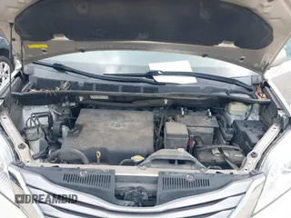 2016 Toyota Sienna XLE with VIN 5TDYK3DC0GS737600, listed as a IAAI auction lot 42027412 with 95,302 mi miles. Bid and sale history available at carsss.com. Image 10.