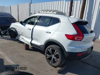 2020 Volvo XC40 Inscription with VIN YV4AC2HL5L2306199, listed as a IAAI auction lot 41687154 with 22,061 mi miles. Bid and sale history available at carsss.com. Image 3.