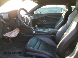 2017 Audi R8 z VIN WUAKBAFX6H7903367, wystawiony jako Copart lot #83113234 z przebiegiem 14 352 mil mil oraz Szkody całkowita. Historia ofert i sprzedaży dostępna na DreamBid. Obrazek 7.